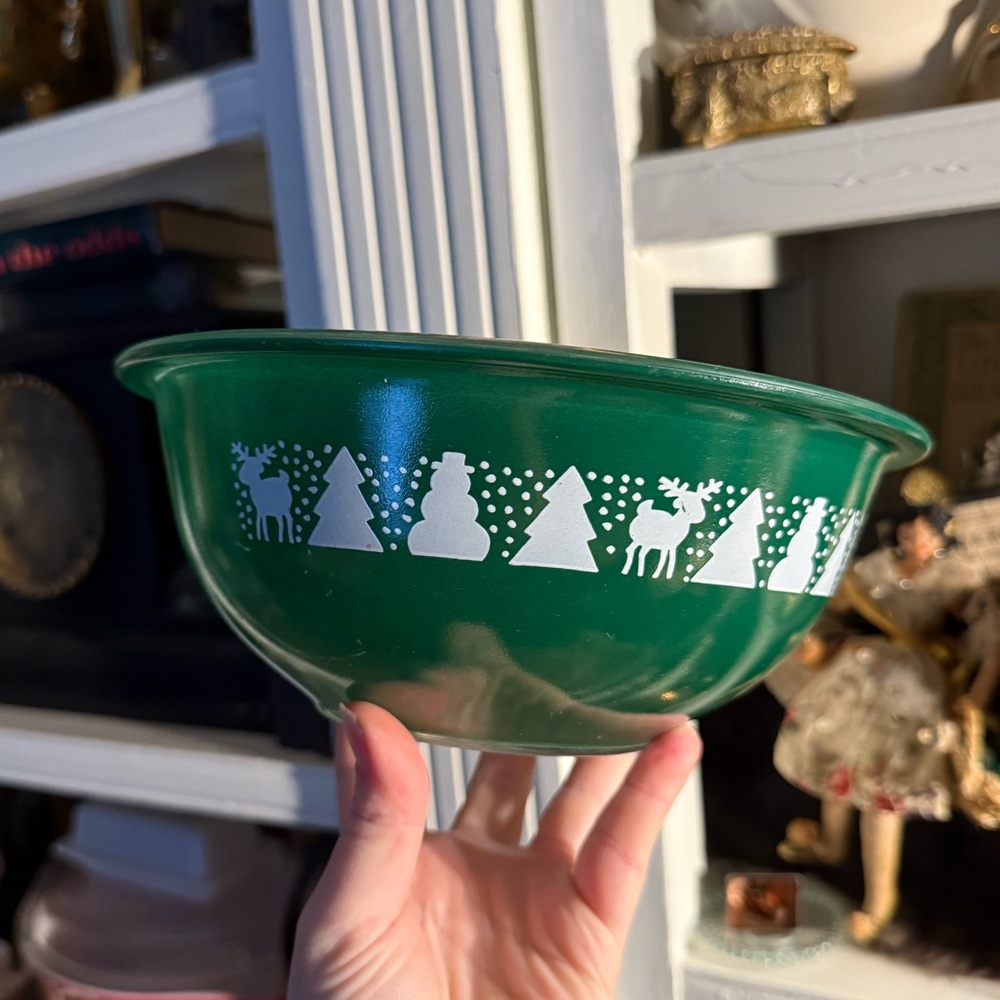 Green Holiday Pyrex Bowl with Festive Design